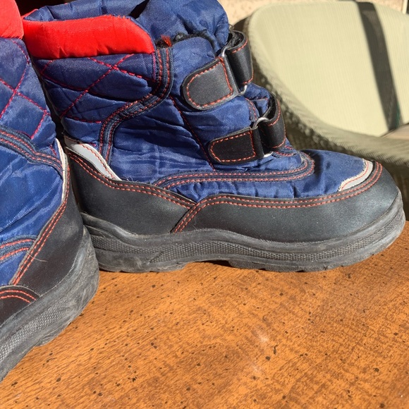 🌈BOGO 50% off🌈 Snow Boots for Toddlers! Size 11, Excellent Used Condition. - Picture 9 of 10